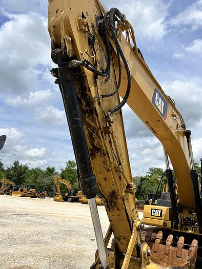 Used 2018 CATERPILLAR 323