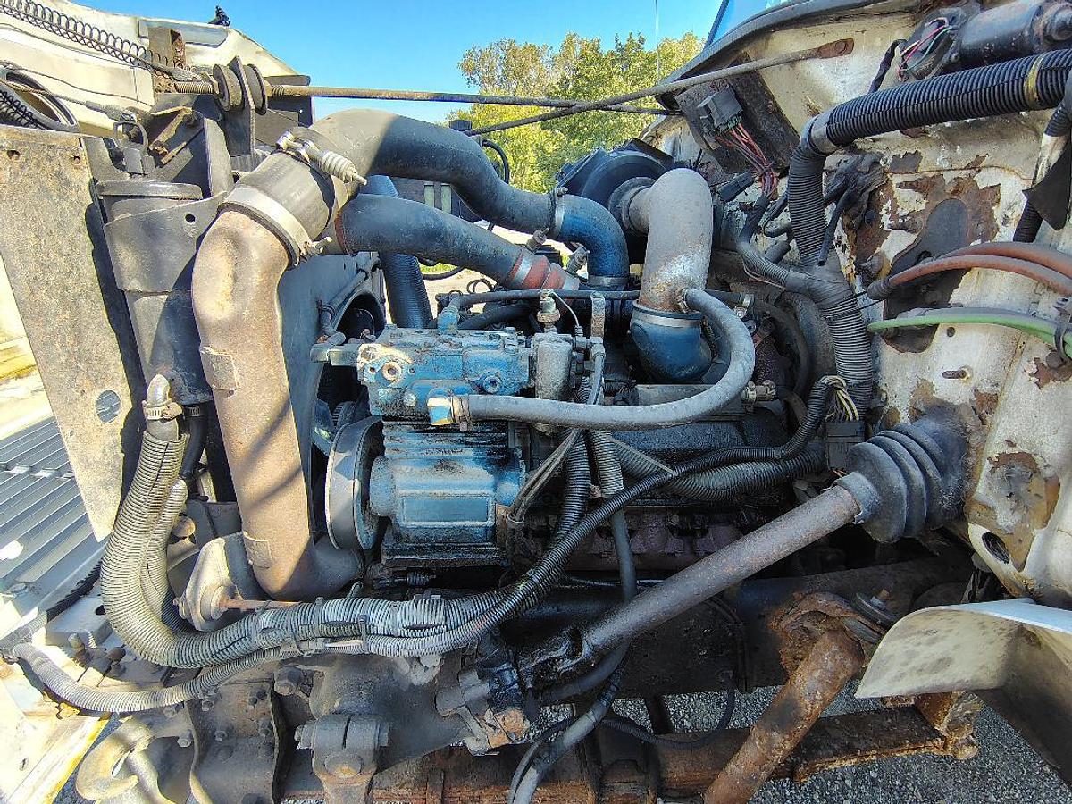 Used 1999 INTERNATIONAL 4700 Low Profile T444E