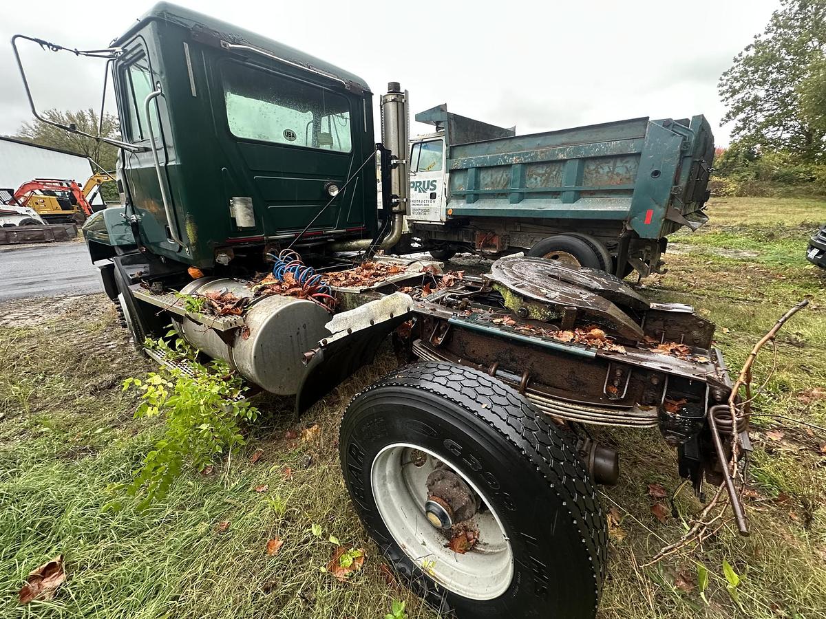Used 2000 MACK CH612