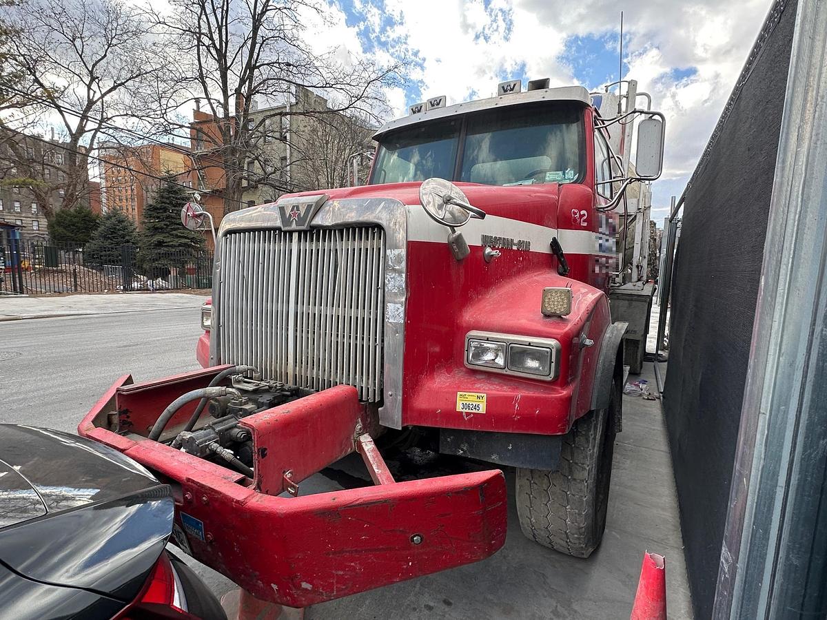Used 2005 WESTERN STAR Rear Mixer