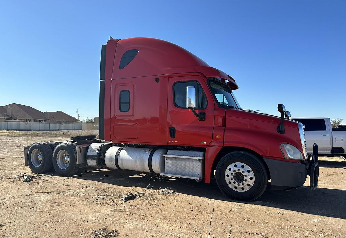 Used 2012 FREIGHTLINER CASCADIA