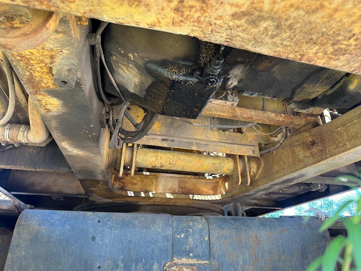 Used 1983 CATERPILLAR 245