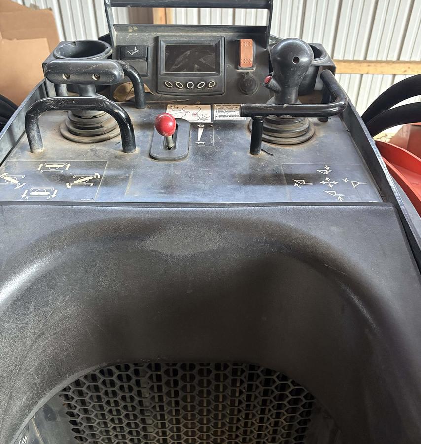 Used 2022 KUBOTA SCL1000