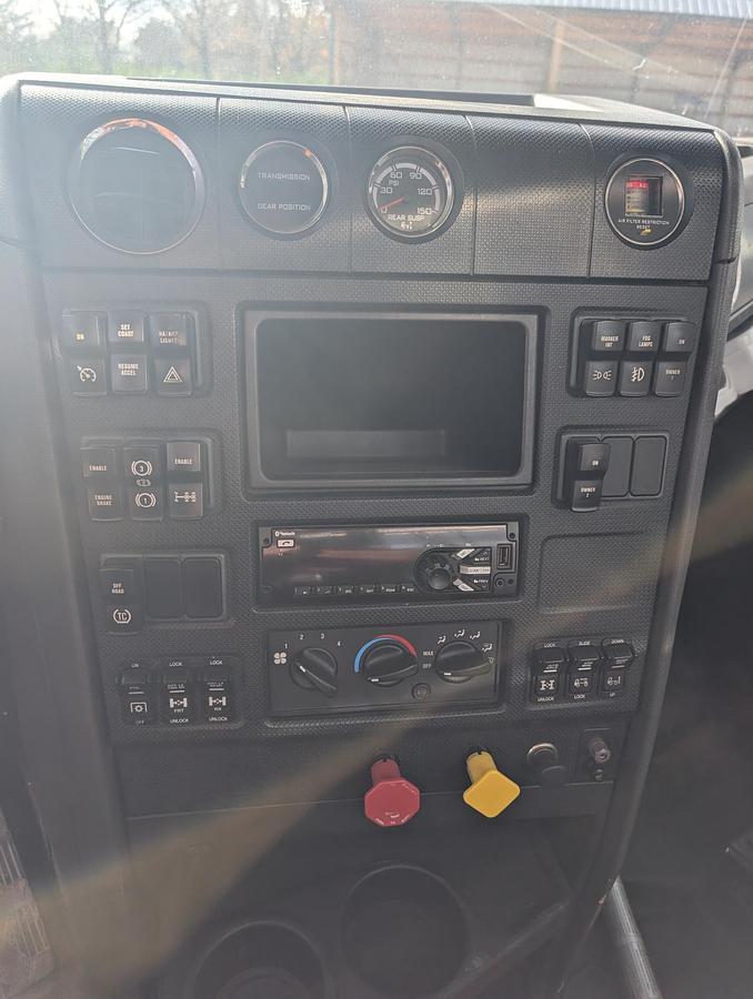 Used 2016 CATERPILLAR CT660S