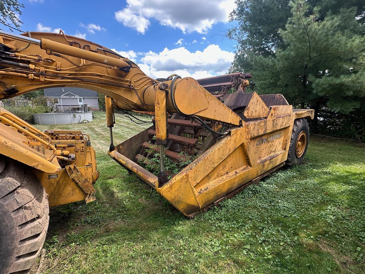 Used 1986 DEERE 762A