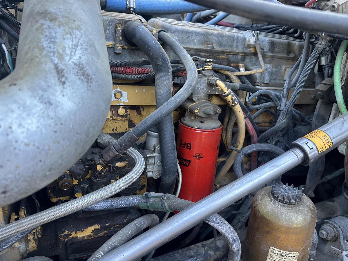 Used 2003 FREIGHTLINER FL112