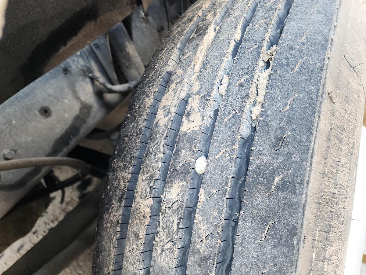 Used 1999 FREIGHTLINER FL110