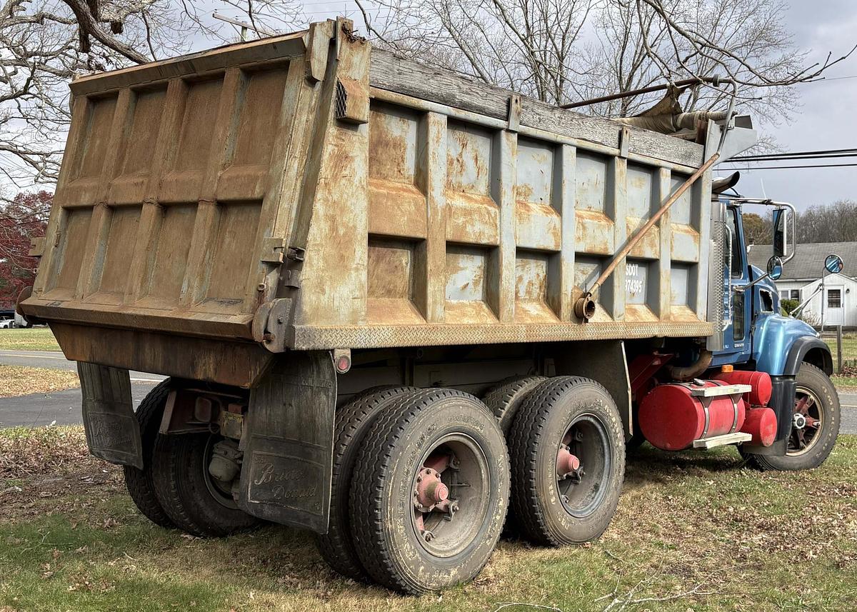Used 2006 MACK Granite CV713