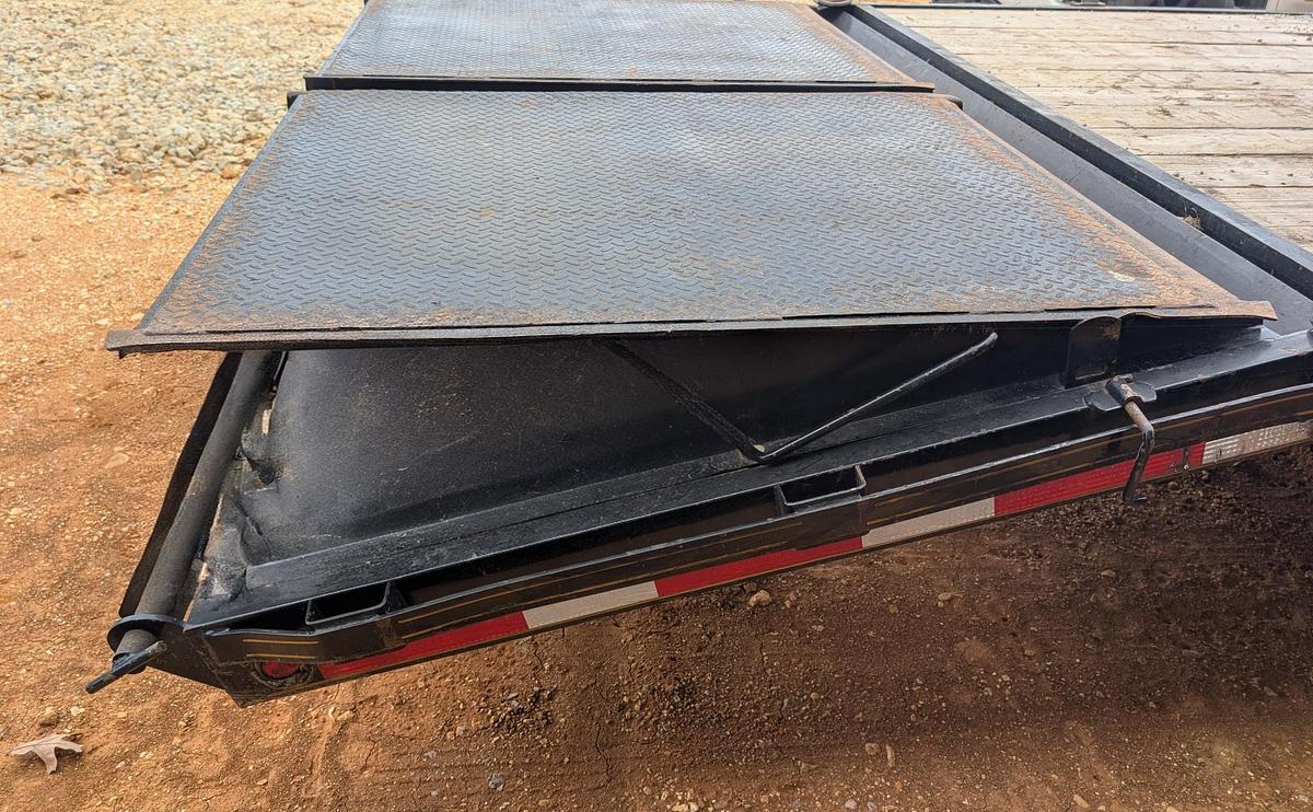 Used 2023 EAGLE 26 foot Gooseneck