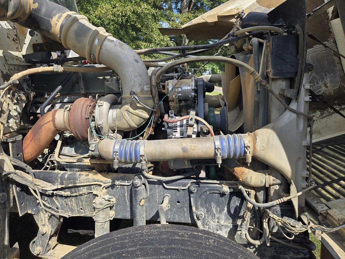 Used 2005 FREIGHTLINER FLD 120