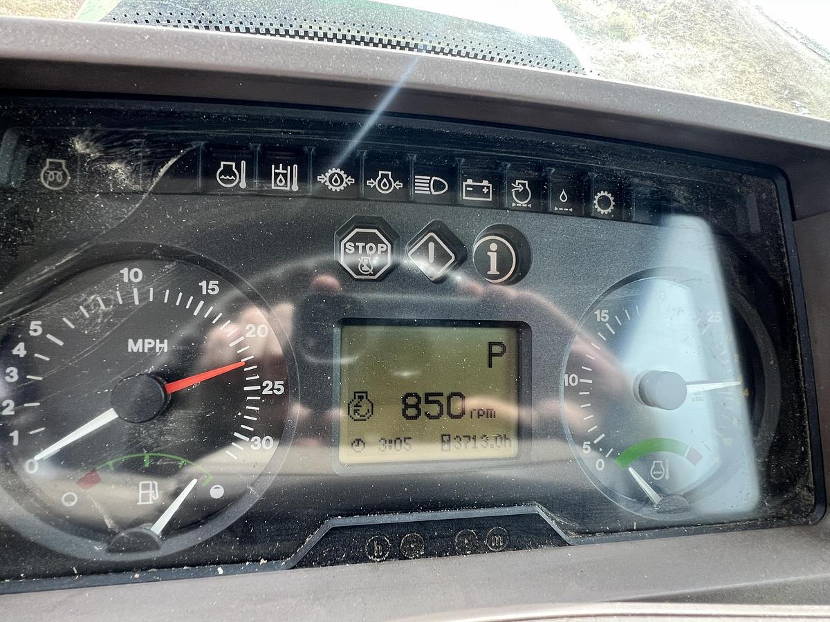 Used 2006 JOHN DEERE 7520