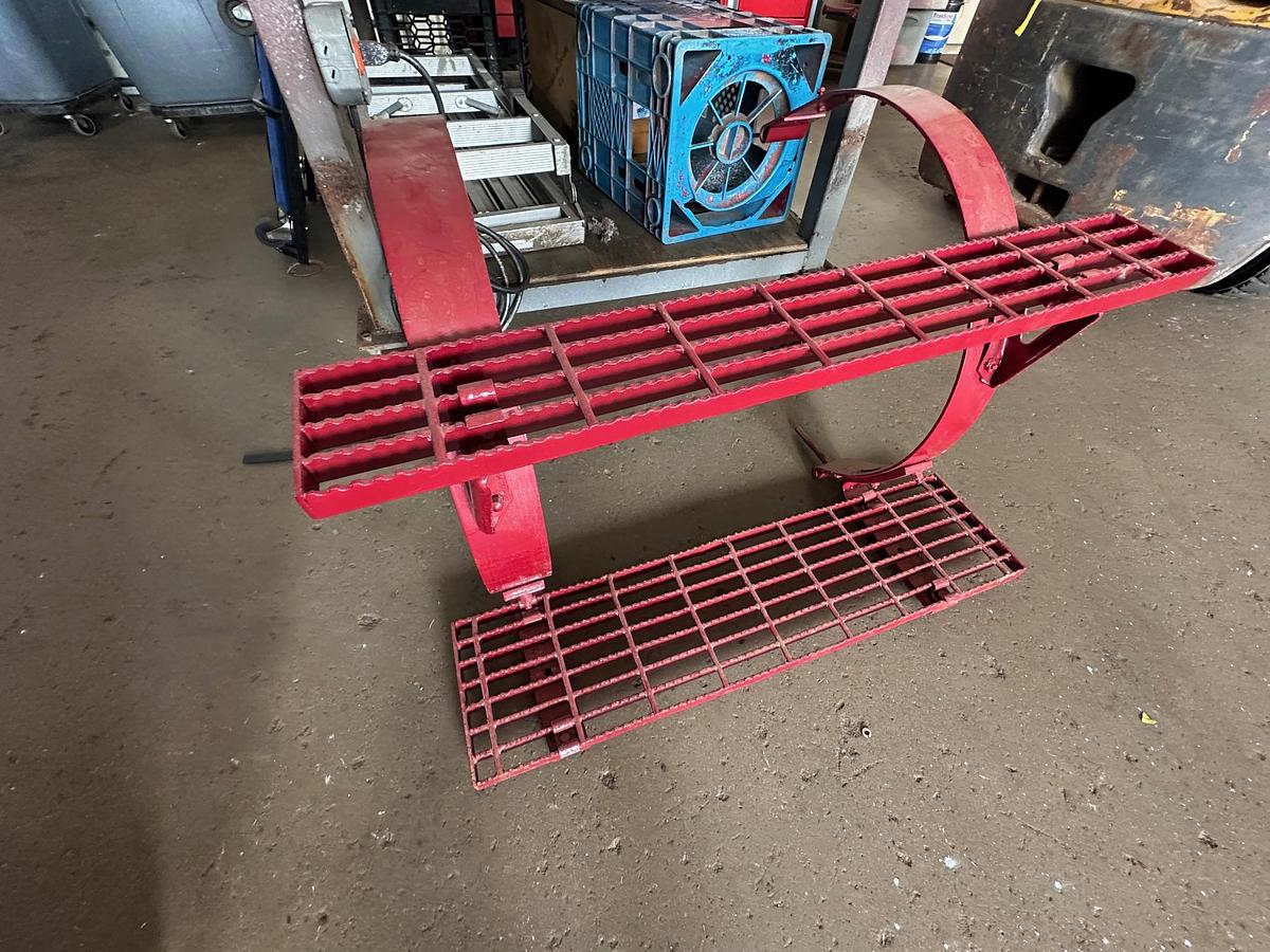 Used 1997 AUTOCAR DK6 Tilt Nose