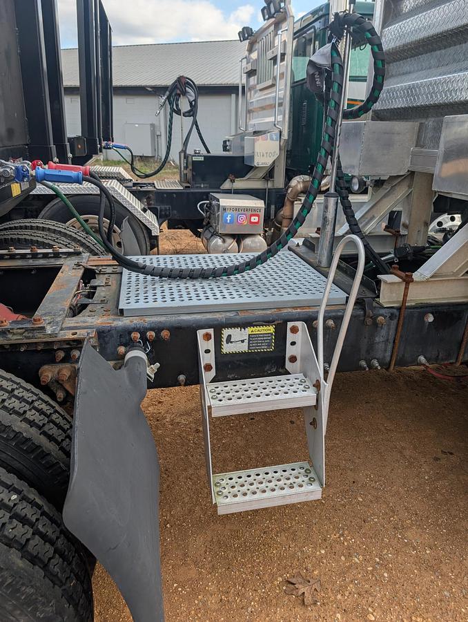 Used 2013 MACK CHU613