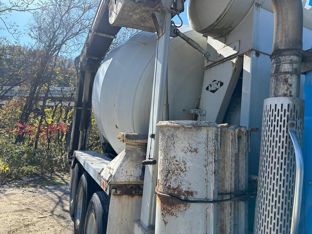 Used 2000 MACK DM690S Conveyor