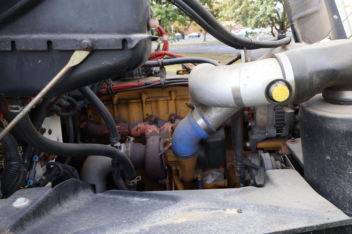 Used 2003 FREIGHTLINER FL70