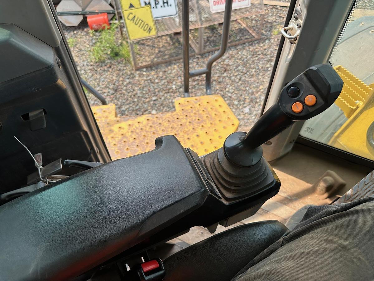 Used 2020 DEERE 744L