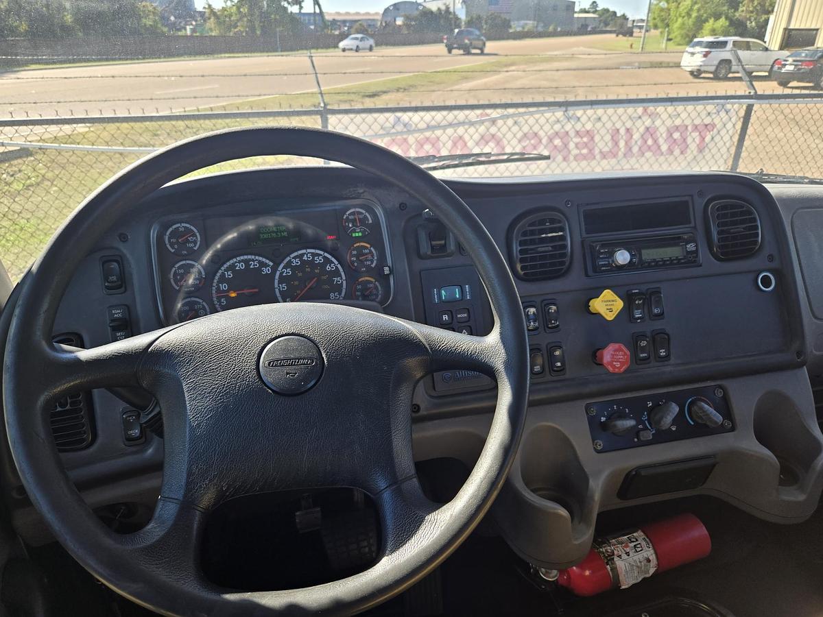 Used 2020 FREIGHTLINER M2 106