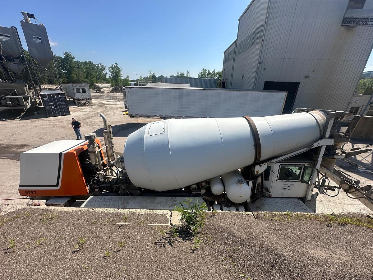 Used 2007 PHOENIX Front Discharge Mixer