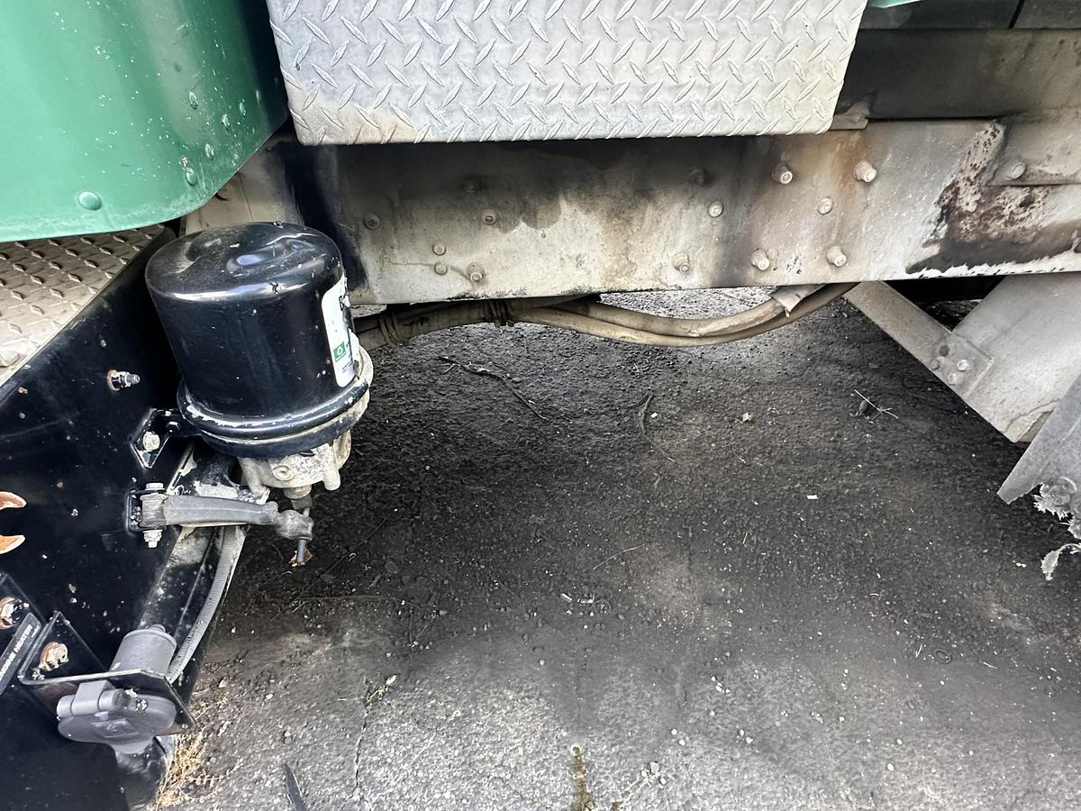 Used 2004 KENWORTH T300