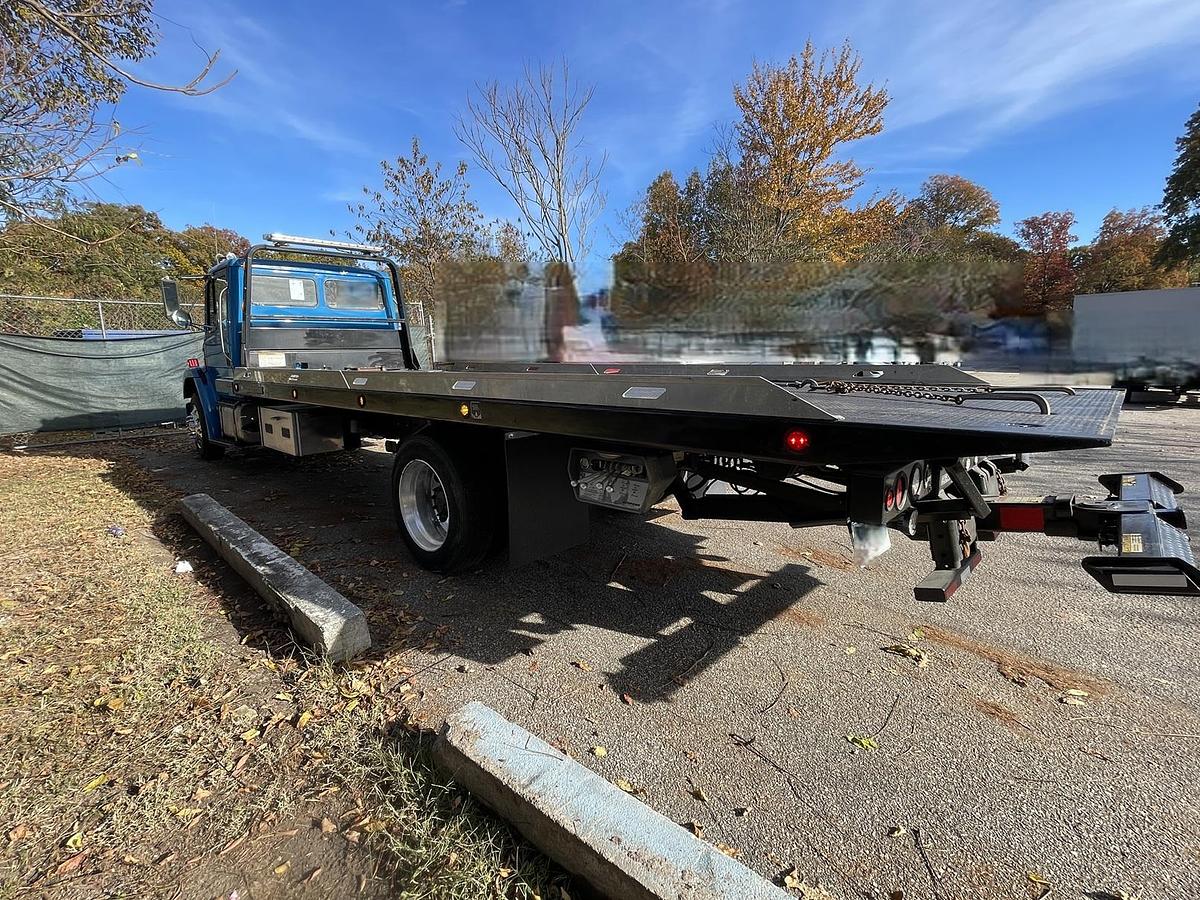 Used 2005 FREIGHTLINER FL70