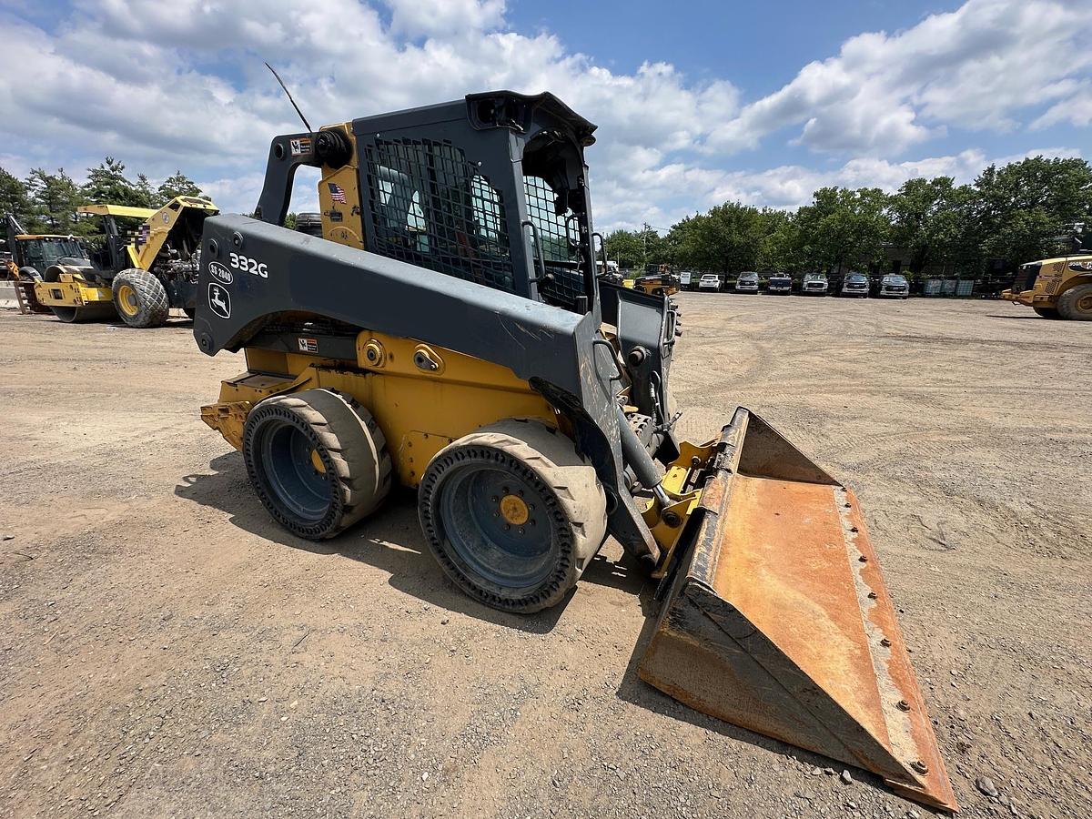 Used 2017 DEERE 332G
