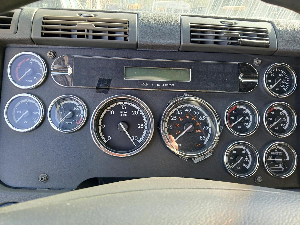 Used 2012 FREIGHTLINER Columbia