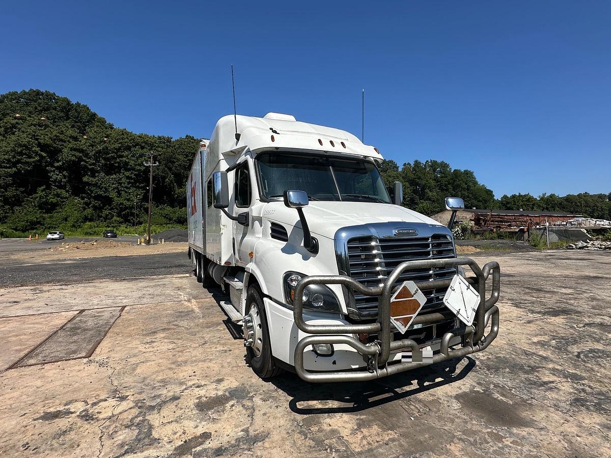 Used 2016 FREIGHTLINER Cascadia 113