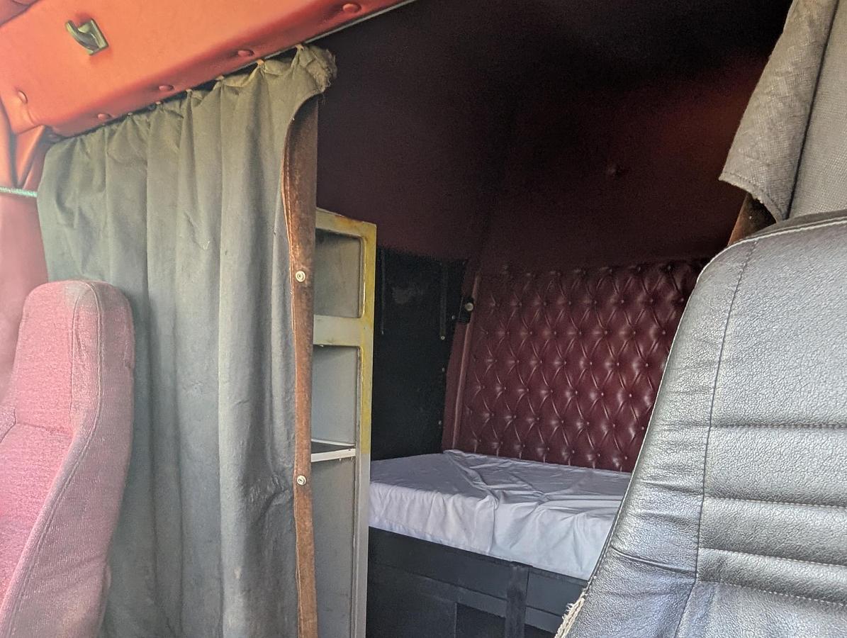 Used 2004 WESTERN STAR 4900