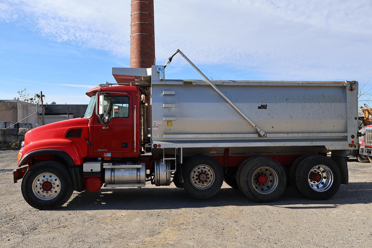 Used 2007 MACK Granite CV713
