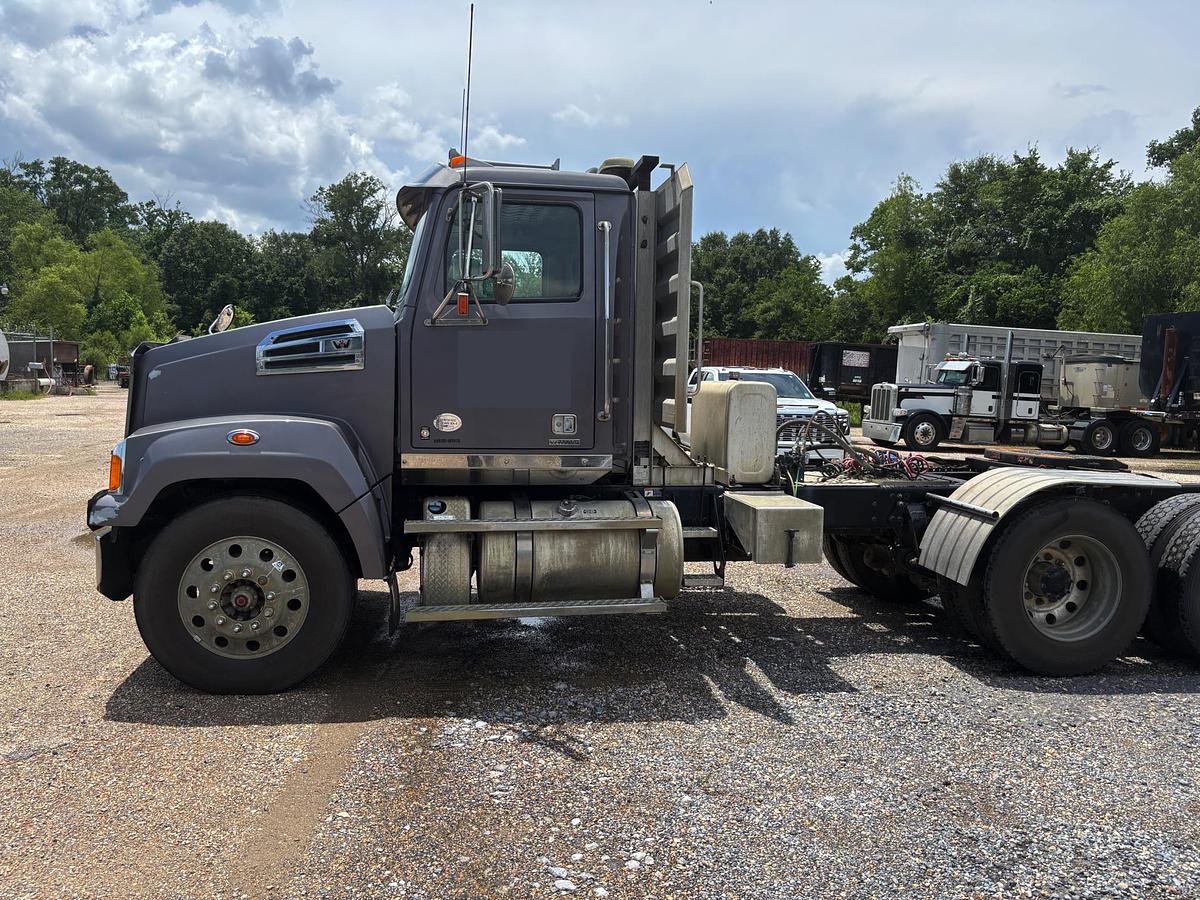 Used 2017 WESTERN STAR 4700