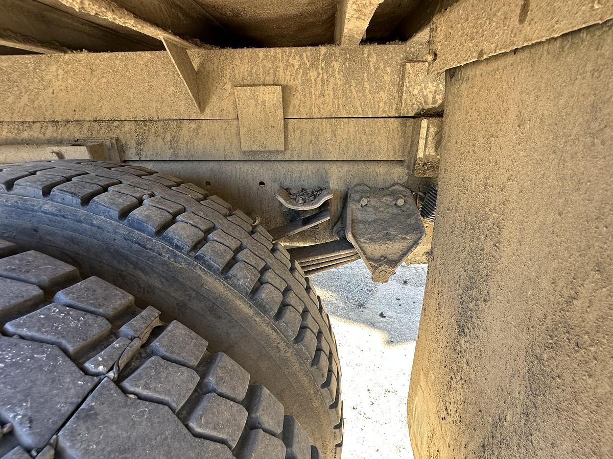 Used 2000 STERLING AT9513