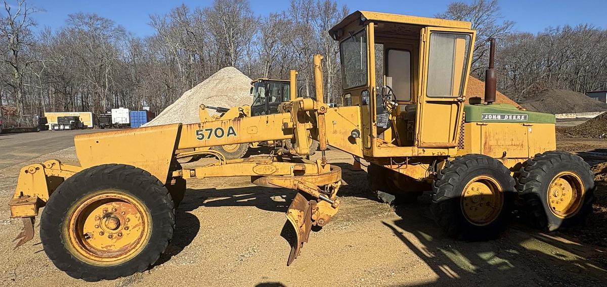 Used 1976 DEERE 570A
