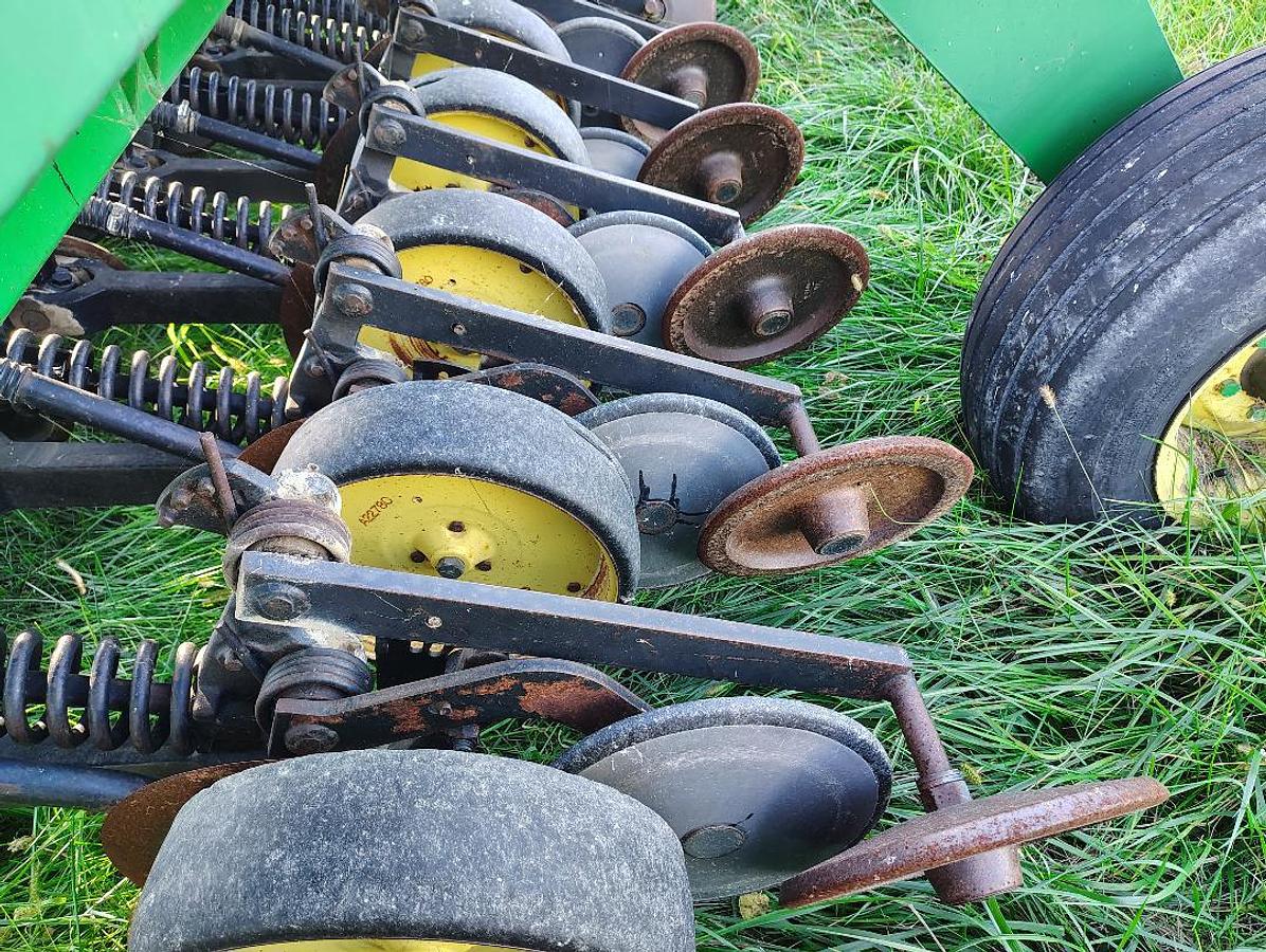 Used 1987 JOHN DEERE 750 Grain Drill