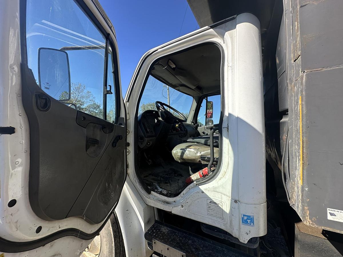 Used 2007 FREIGHTLINER M2 106