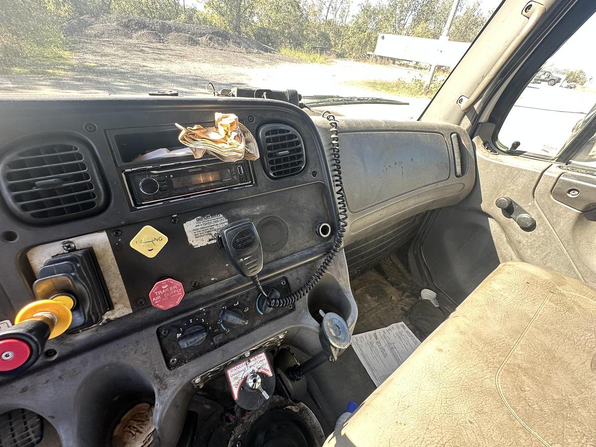 Used 2007 FREIGHTLINER M2 106