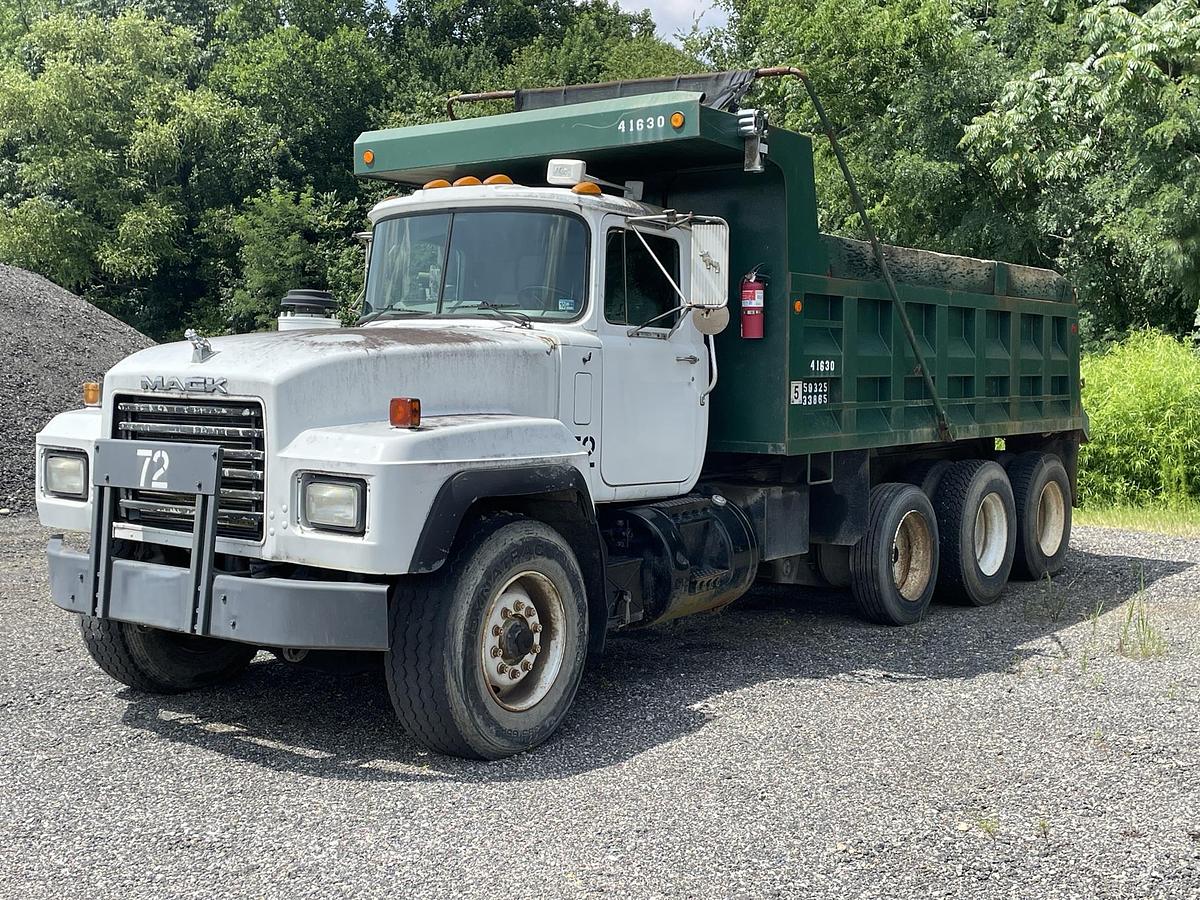 Used 2001 MACK RD 690S Tri Axle