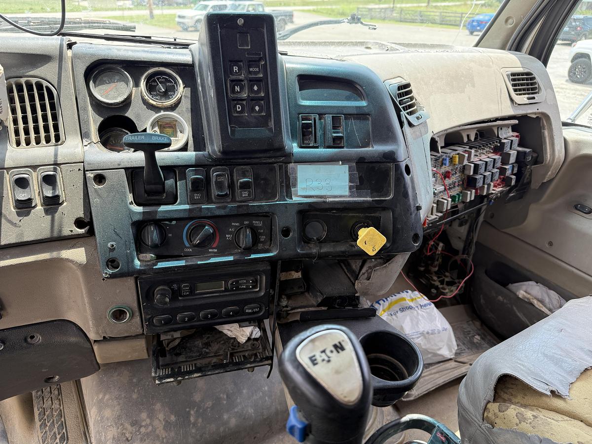 Used 2005 STERLING LT9500