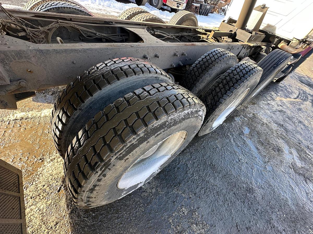 Used 2005 MACK CV713