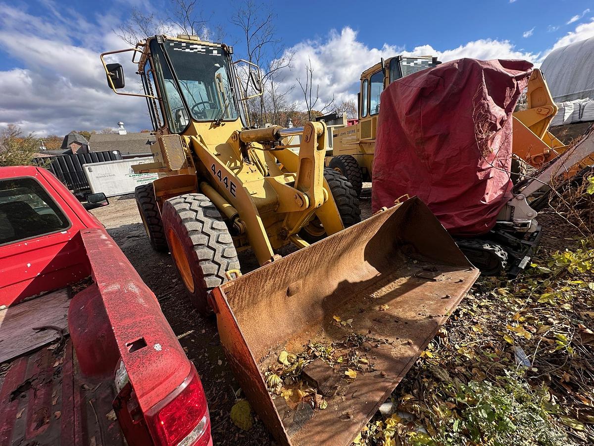 Used 1992 DEERE 444E