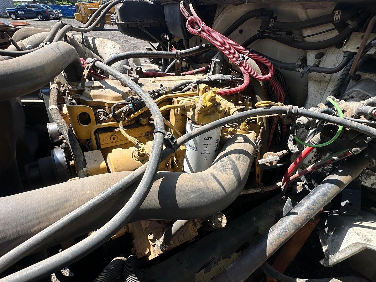 Used 2003 FREIGHTLINER FL70