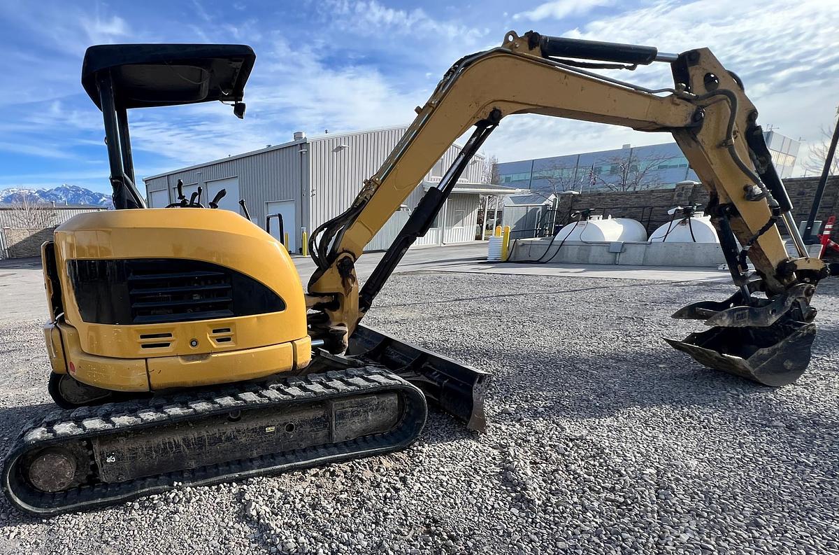 Used 2004 CATERPILLAR 305Cr