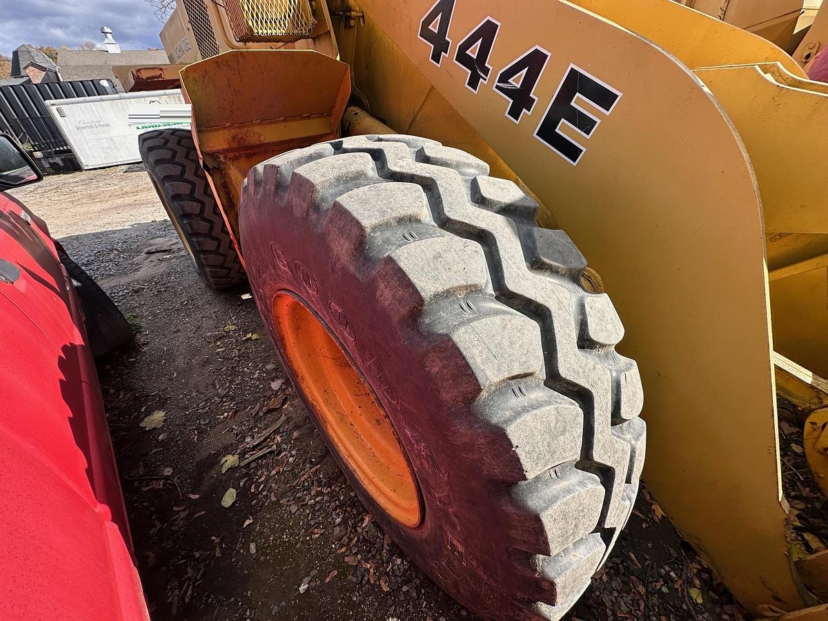 Used 1992 DEERE 444E