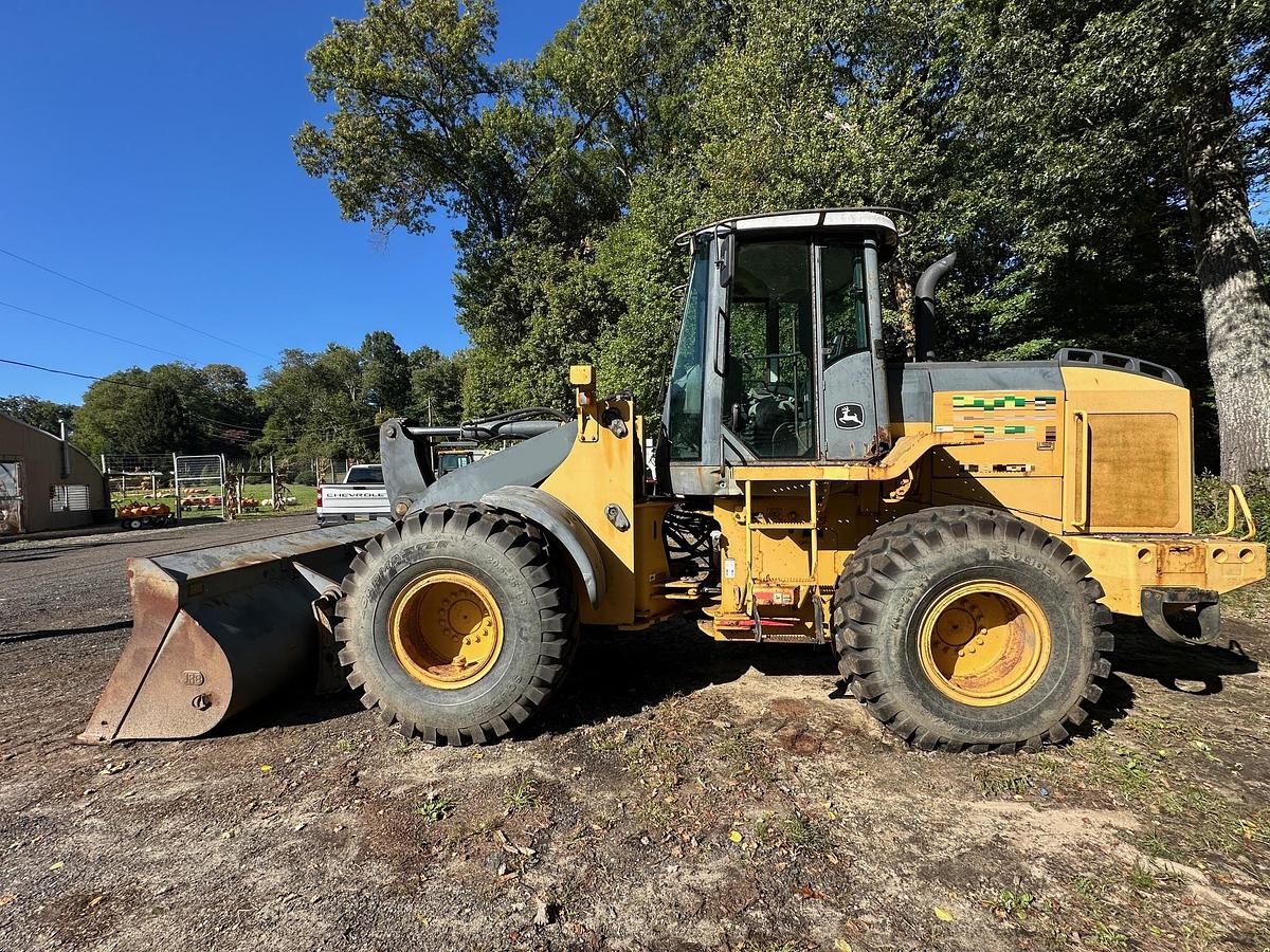 Used 2005 DEERE 624J