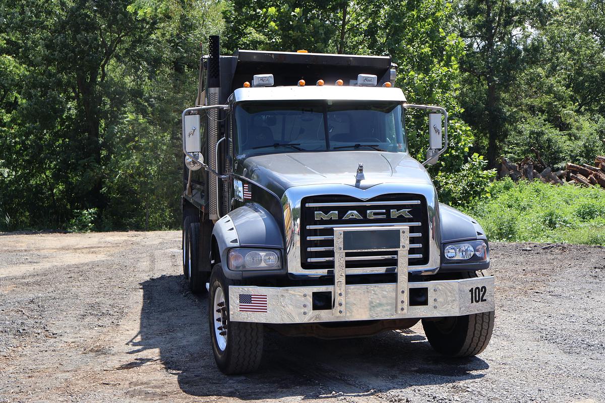 Used 2009 MACK Granite GU713