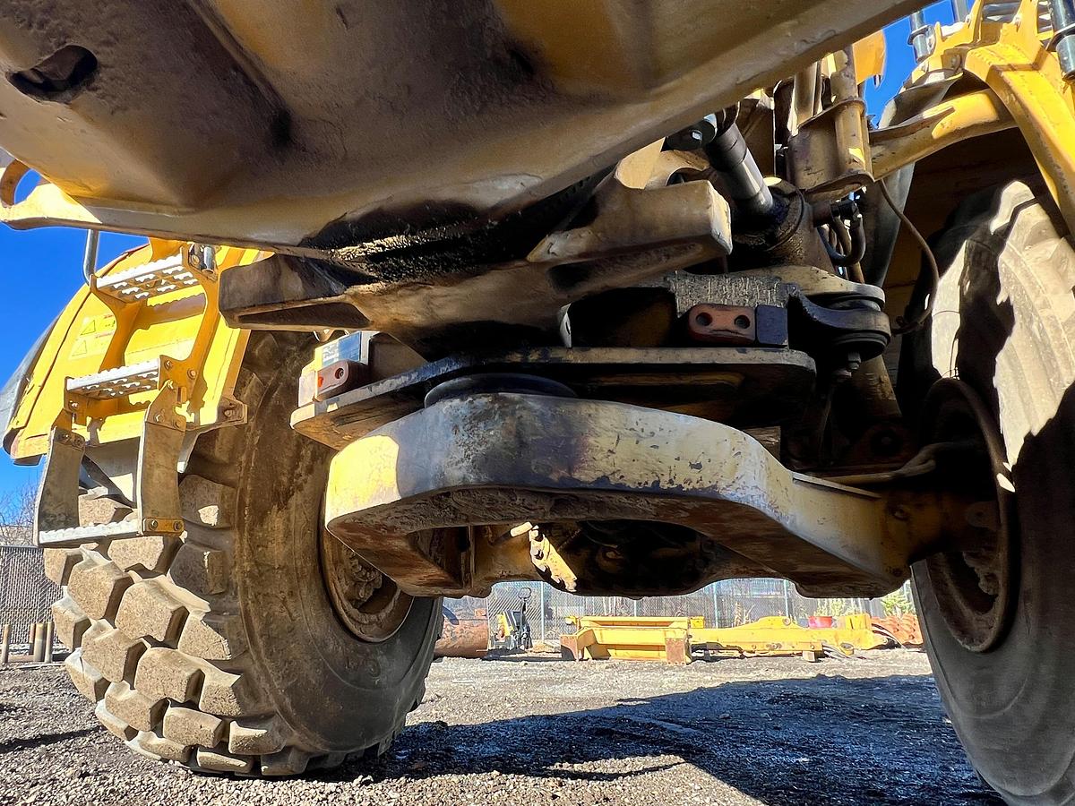 Used 2012 CATERPILLAR 740