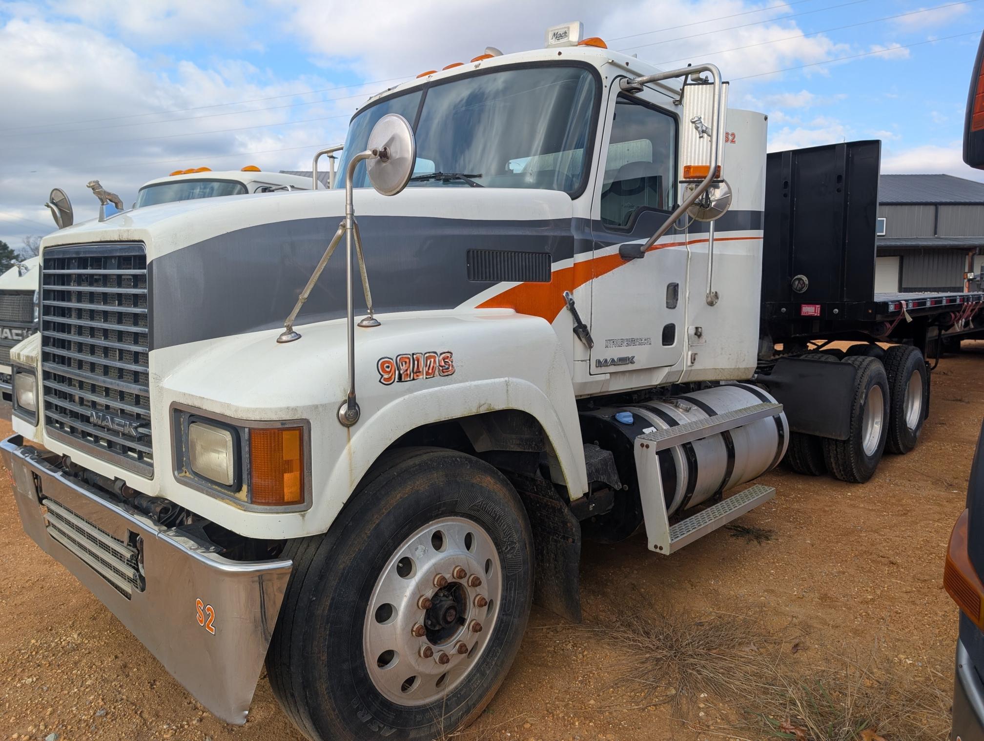 Used 2013 MACK CHU613