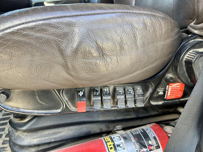 Used 2016 VOLVO VHD84B200