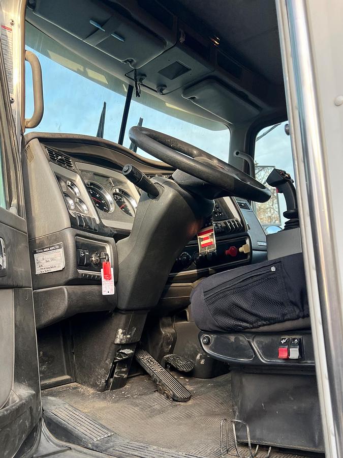Used 2013 KENWORTH t800