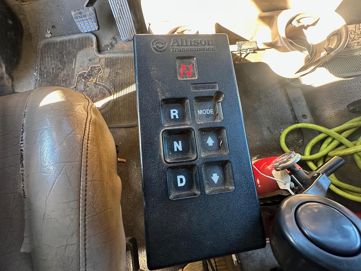 Used 2006 MACK Granite CV713