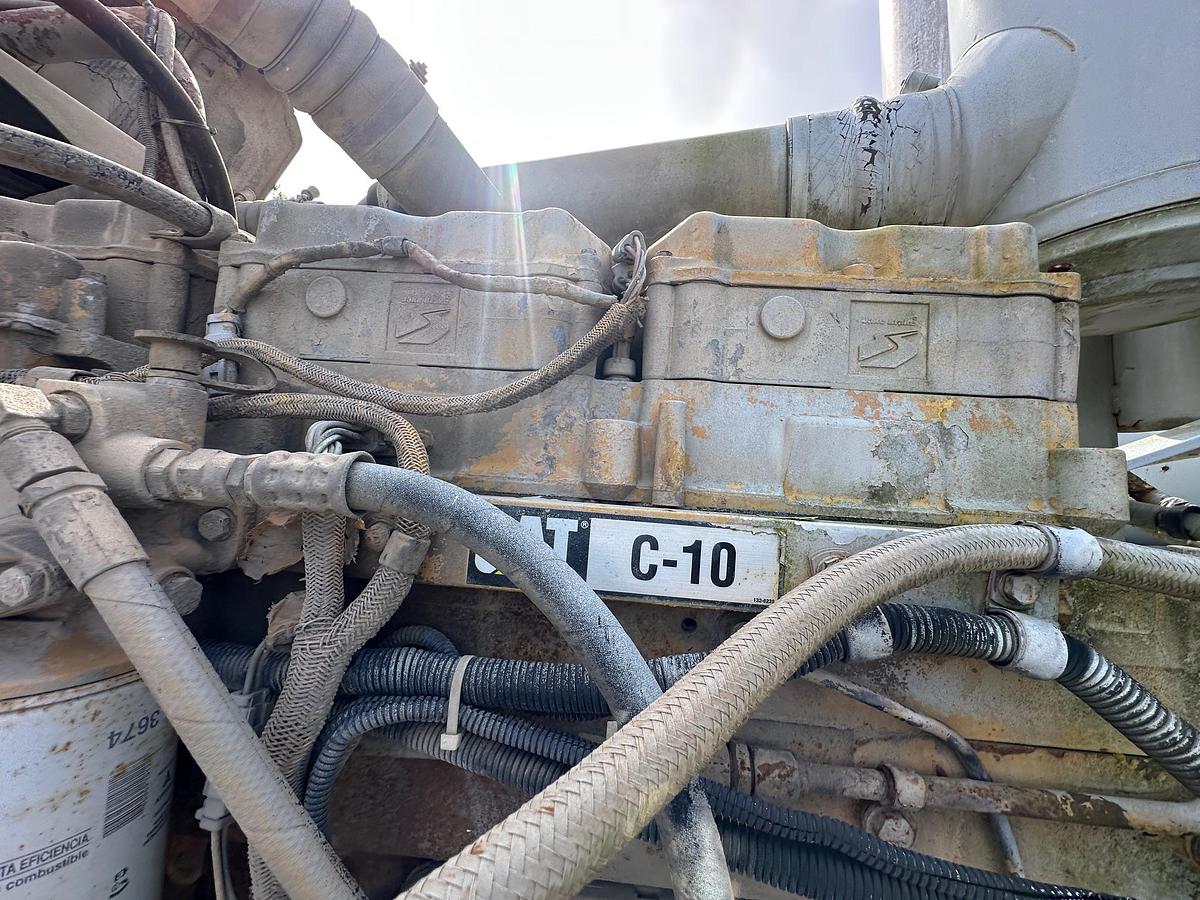 Used 1997 ADVANCE Front Discharge Mixer